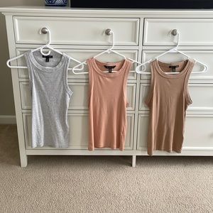 Banana shoulder baring tank tops XS